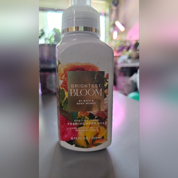 Brightest bloom foaming hand soap - Picture 1 of 2